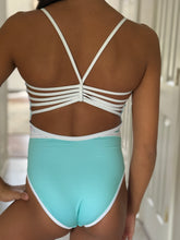 Load image into Gallery viewer, RHINESTONE 5V HIBISCUS SHINE BLUE BOTTOM