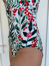 Load image into Gallery viewer, WINTER 25 SPAGHETTI SINGLE PLY HOLLY JOLLY
