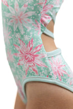 Load image into Gallery viewer, WINTER 26 MERRY MINT TRIANGLE BACK REVERSIBLE
