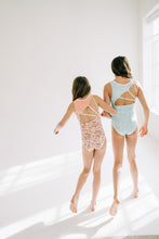 Load image into Gallery viewer, Spring26 REVERSIBLE DAISY DAYDREAM-BUTTERFLY BACK
