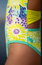 Load image into Gallery viewer, FLORAL ZEST 2V BACK REVERSIBLE
